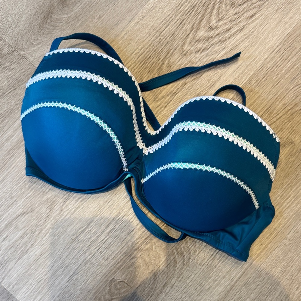 Shade and shore bikini top Peacock green with embroidery size 38 DD like new